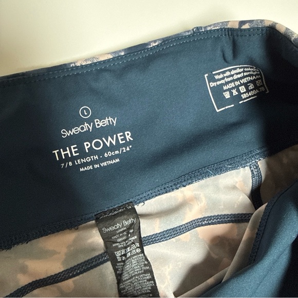 Sweaty Betty Kids Leggings in Navy and Pink Print - Picture 6 of 11